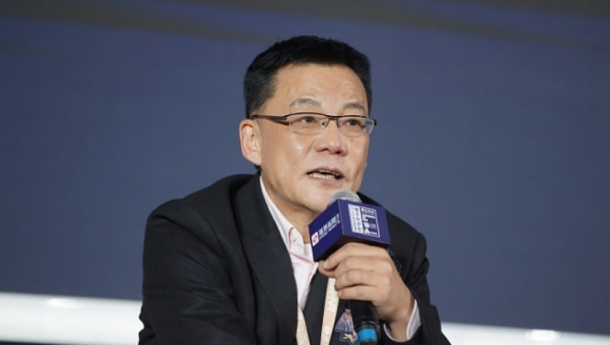 二四六免费资料大全六盒,法拉利撞进绿化带车头严重变形,最新热门解答落实_精简版V8.57